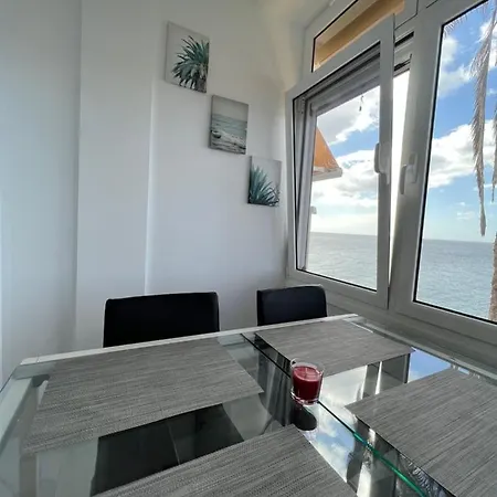 Exclusives 10 Meters To Ocean 마스팔로마스