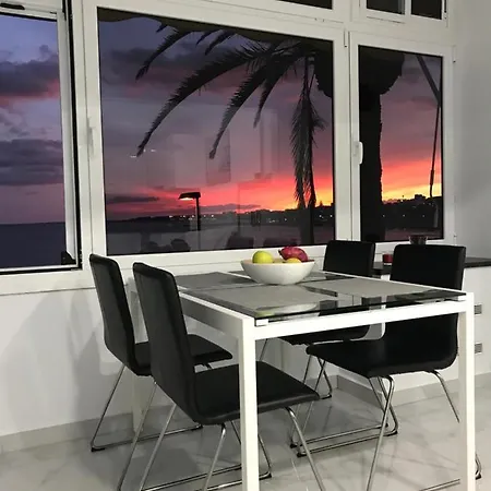 Exclusives 10 Meters To Ocean 마스팔로마스