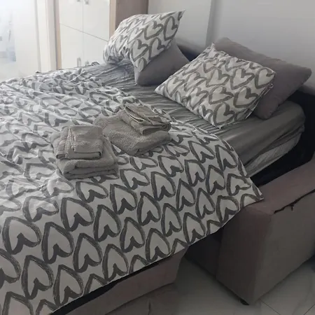 Exclusives 10 Meters To Ocean *