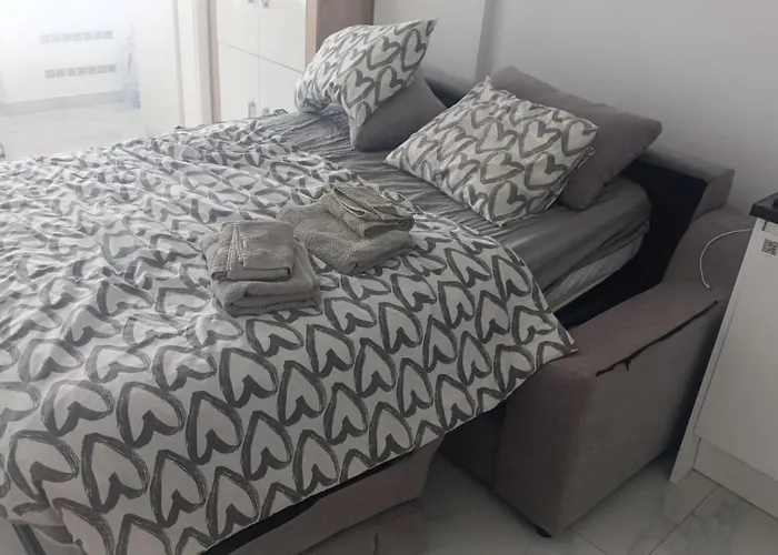 Exclusives 10 Meters To Ocean *